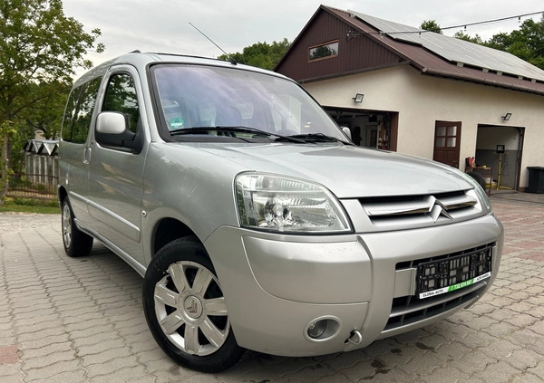 Citroen Berlingo cena 13900 przebieg: 242000, rok produkcji 2006 z Gościno małe 631